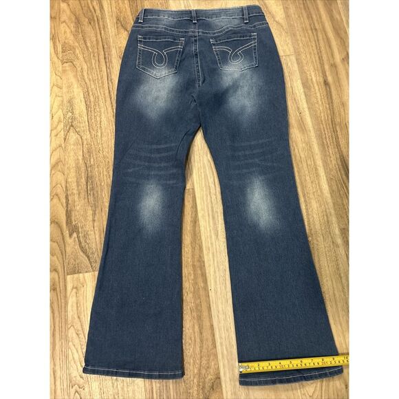 C.O.Z.Y Womens Size Large 32 x 30 Boot Cut Blue Denim Jeans - Picture 1 of 6